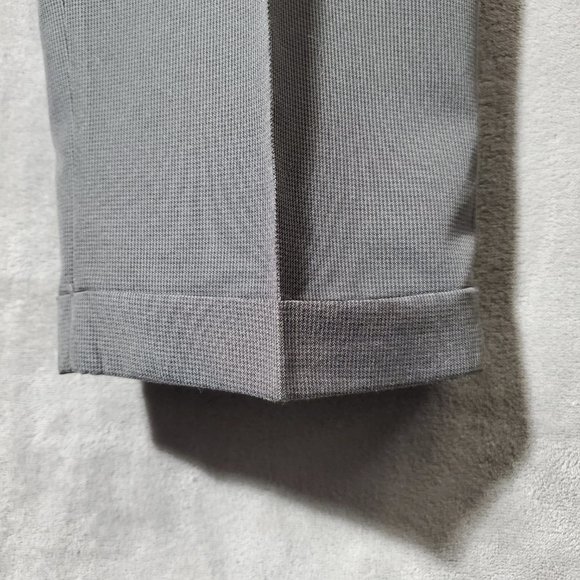 Croft & Barrow Pleated Comfort Waist Gray Mini Hounds Tooth 33"/30" - Picture 2 of 13